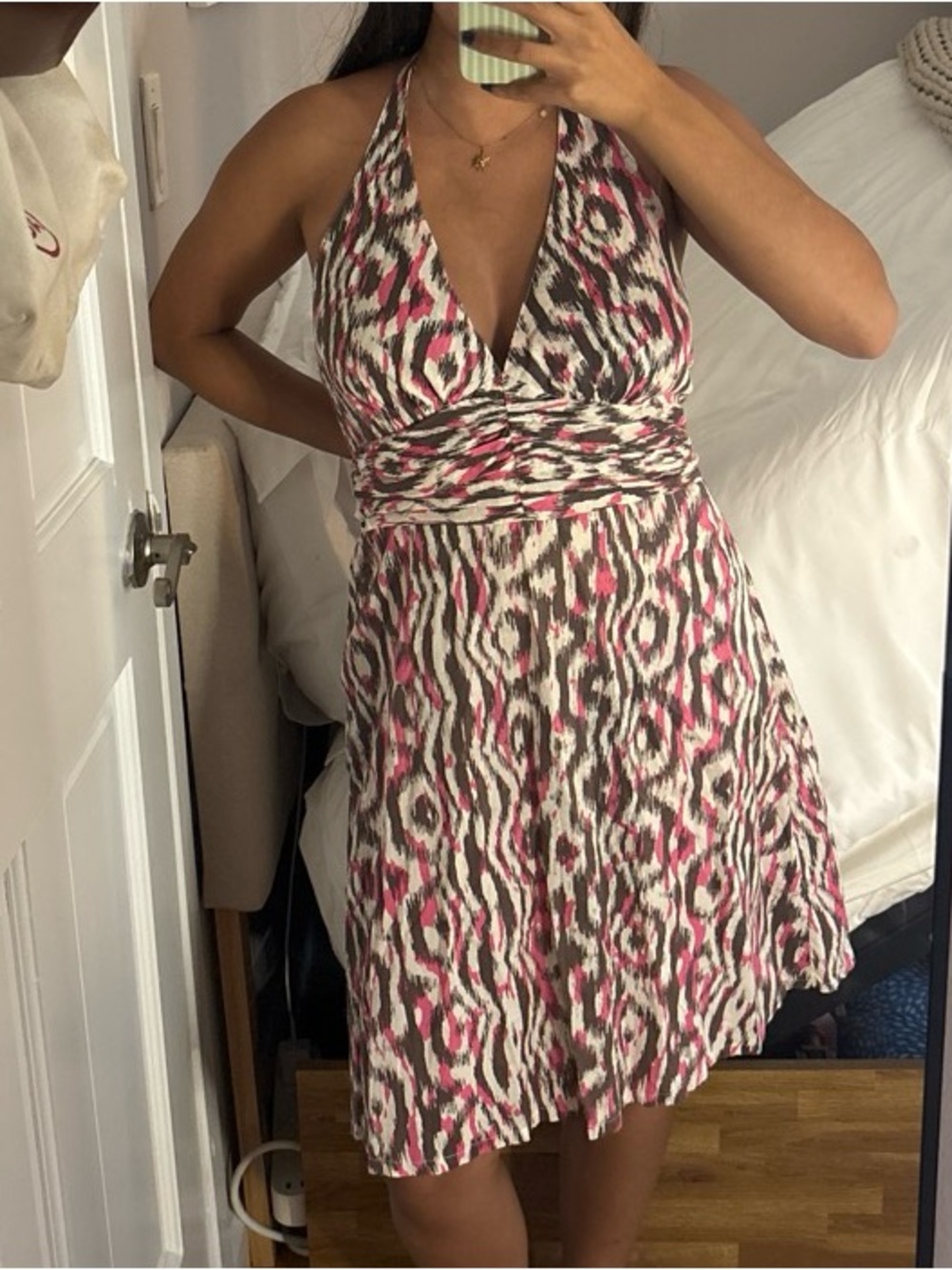 Sleeveless V-Neck Patterned Summer Dress in Pink and White